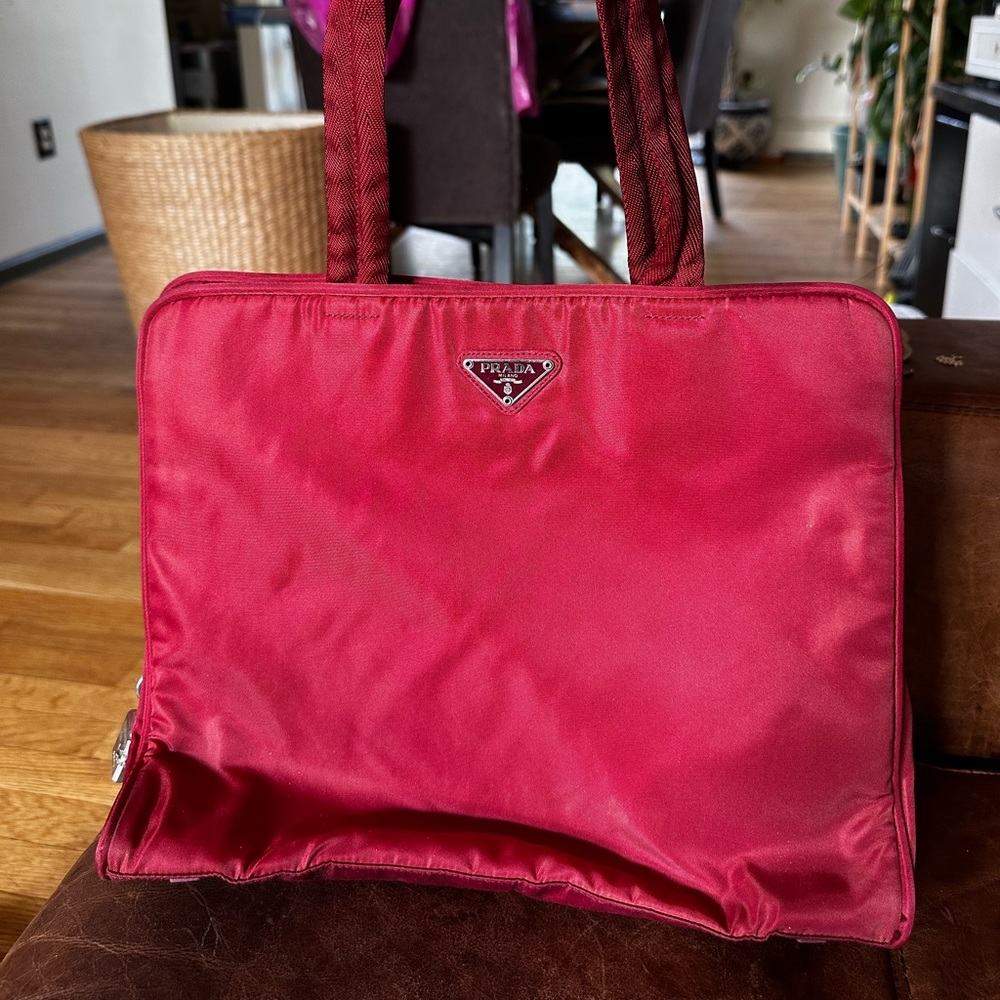 Authentic Prada tessuto sport cerise